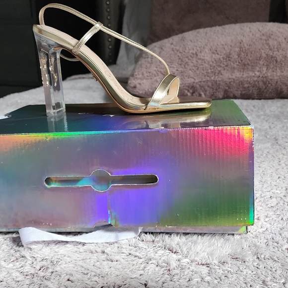 Disney Belle Aldo Heels - Picture 3 of 6